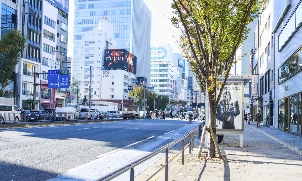 表参道駅徒歩1分。流行の発信地、青山・表参道・原宿で学ぶ。